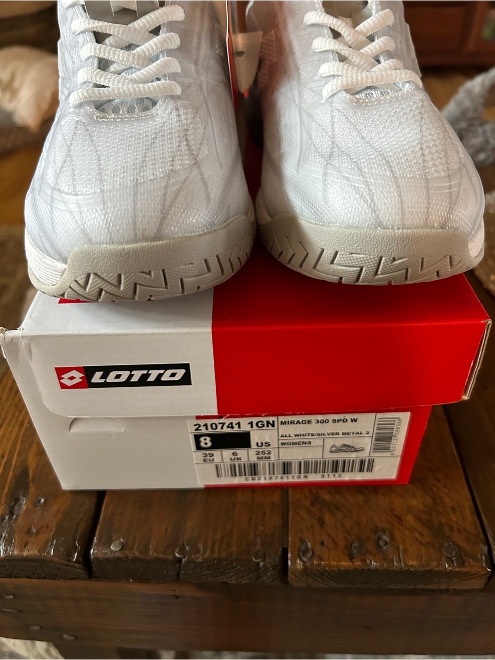 Lotto Women’s White and silver Tennis / pickleball Court shoes - Picture 8 of 9